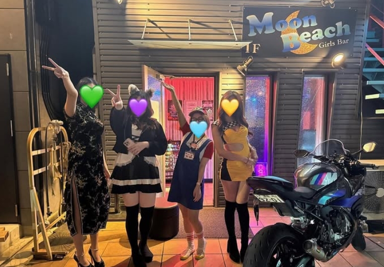 Moon Beach - ムーンビーチ