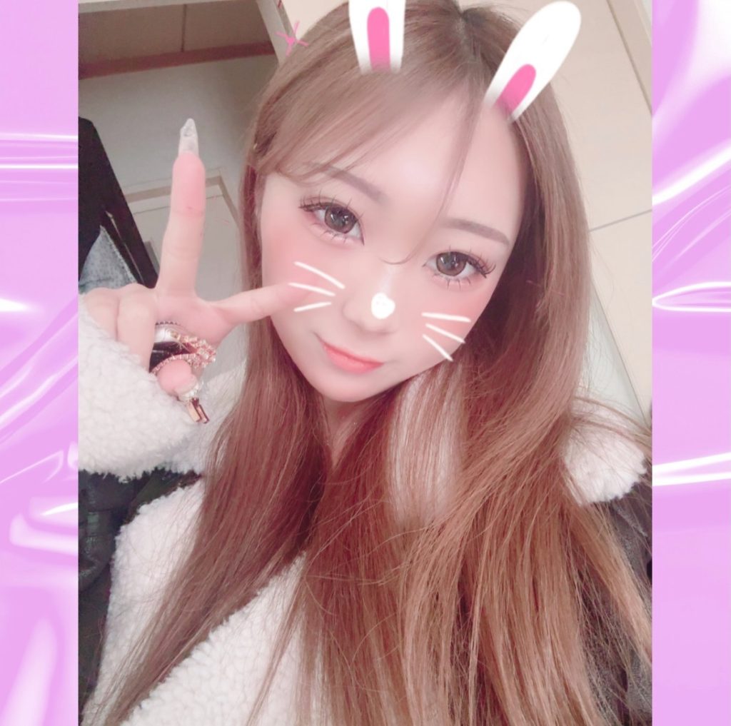 ✨️キャスト紹介✨️ ⁡ ゆうあです!! シラフが酔っ払ってます。⌓̈ 好きなことはネイルと歌う事です💅🏻🎤 早い時間のレア出勤です! 会えたらラッキー⭐️ 話す事も、話を聞く事も大好きです♡ 楽しい時間をお届けします是非逢いに来てください( ̳- &middot;̫ - ̳&circ; )◞❤︎ ⁡ インスタ個人アカウント❥・・ @berry_yua #ガールズバー #愛媛 #松山
